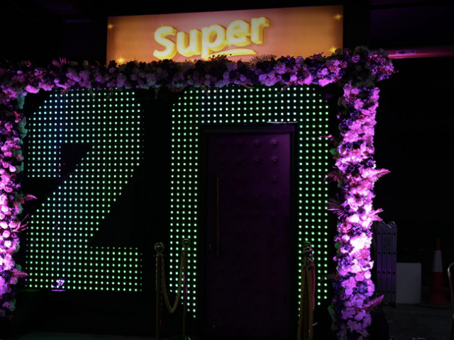 Super 20 Restaurant Longue