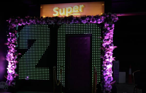 Super 20 Restaurant Longue